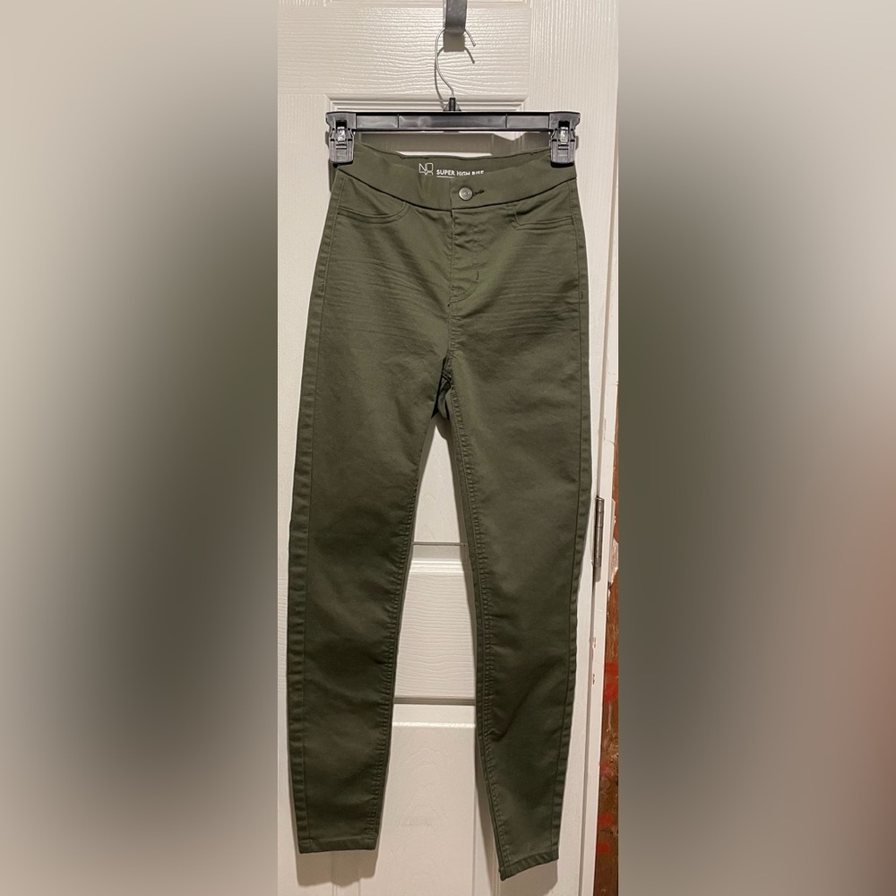 No Boundaries Olive Green Pull up Jeggings in Great Condition. Size XS. $6